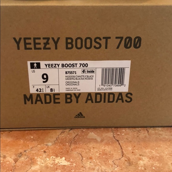 YEEZY BOOST WAVE RUNNER SIZE 9 - Picture 3 of 7